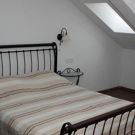 Apartments Vila Oksana Mimice Habitación foto