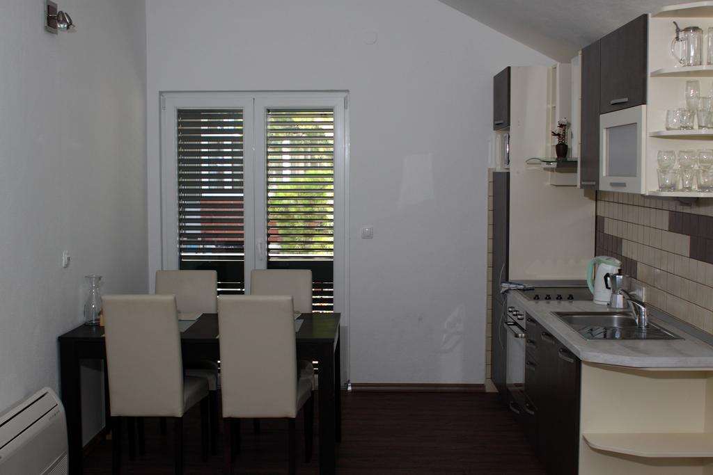 Apartments Vila Oksana Mimice Habitación foto